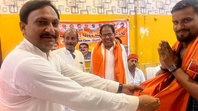 जे०के०जे० होटल इटवा में  क्षेत्रीय संयोजक व्यापार प्रकोष्ठ भोला अग्रहरि का हुआ आगमन व्यापारियों के साथ की बैठक