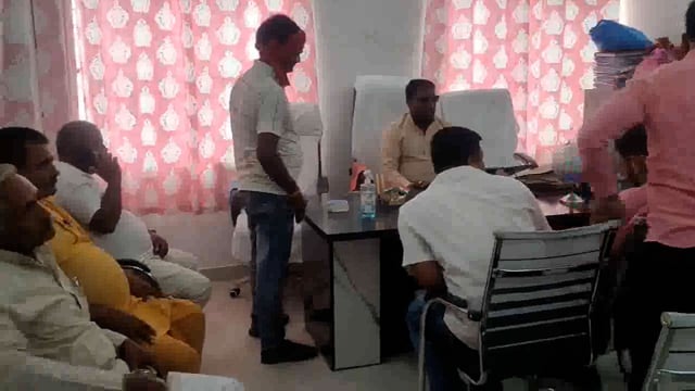 नगर पंचायत बिस्कोहर कार्यालय पर अध्यक्ष अजय गुप्ता ने नगर वासियों के साथ की बैठक नगर की समस्या से हुए अवगत