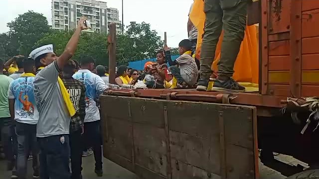 जागतिक आदिवासी दिनानिमित्त आदिवासी बांधवांची रॅली