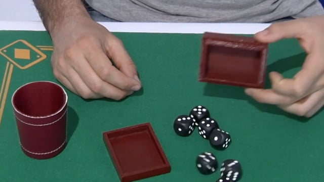 Foto Problema - With Leather Dice Cup