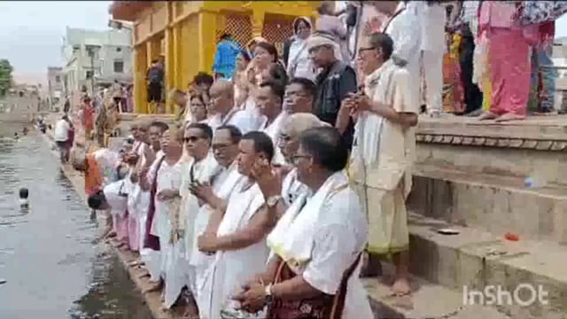 मणिपुर में बिगड़े हालात मणिपुर निवासियों ने राधा रानी से लगाई शांति की आस