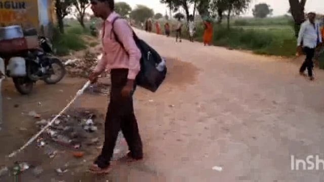 राजस्थान कोटा निवासी सुरेश चंद्र माली सूरदास दे रहे हैं वृज 84 कोस की परिक्रमा पहुंचे मानाघड़ी में लोगों ने किया अचम्भा