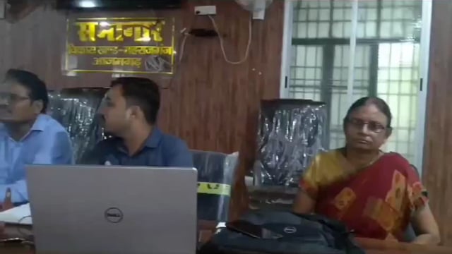 महराजगंज ब्लॉक परिसर में आंगनवाड़ी कार्यकत्रियों को पोषण ट्रैकर का दिया गया प्रशिक्षण