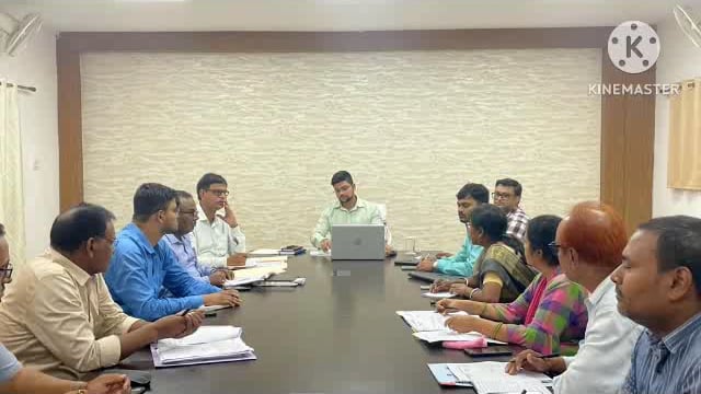 जिलाधिकारी ने शिक्षा विभाग के समीक्षा बैठक में 23 एवं 24 अगस्त को प्रखंड स्तर पर गुरु गोष्ठी कराने का दिए निर्देश
