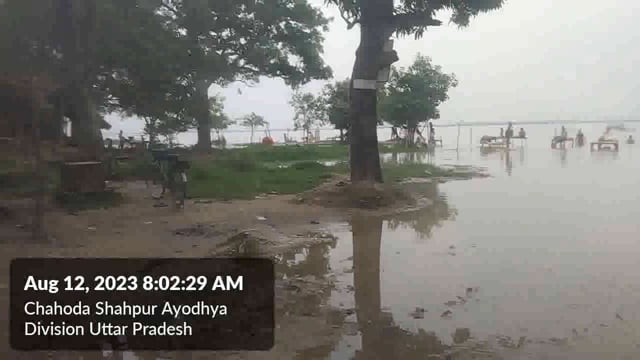 अम्बेडकर नगर जिले के आलापुर तहसील क्षेत्र के चहोडाशाहपुर में
 सरयू नदी का जलस्तर बढ़ने से आस पास के लोग परेशान।