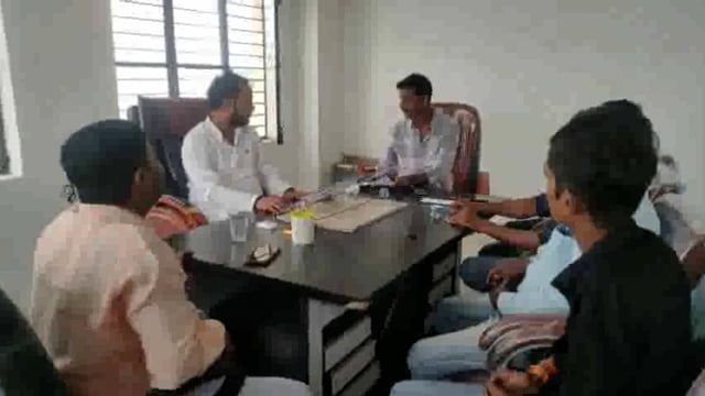 नगर पंचायत इटवा कार्यालय पर अध्यक्ष विकास जायसवाल ने नगर वासियों के साथ की बैठक नगर की समस्या से हुए अवगत