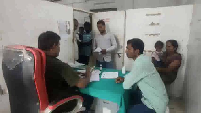 आई फ्लू में बरतें सावधानी बिना डॉक्टर के सलाह के ना ले किसी प्रकार की दवा अधीक्षक CHC इटवा डॉ संदीप द्विवेदी