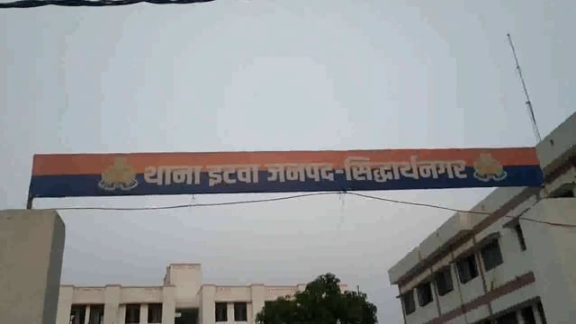 मेचुकी में रास्ते के विवाद को लेकर दो पक्षों में जमकर चले लाठी-डंडे मौके पर पहुंची इटवा पुलिस