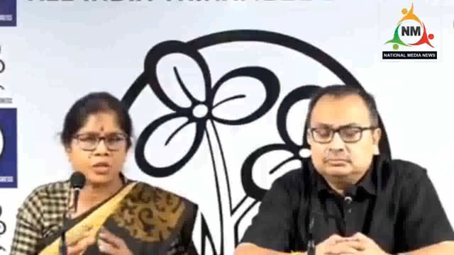 মাননীয়া ডক্টর শশী পাঁজা সাংবাদিকদের প্রেস কনফারেন্স করছেন