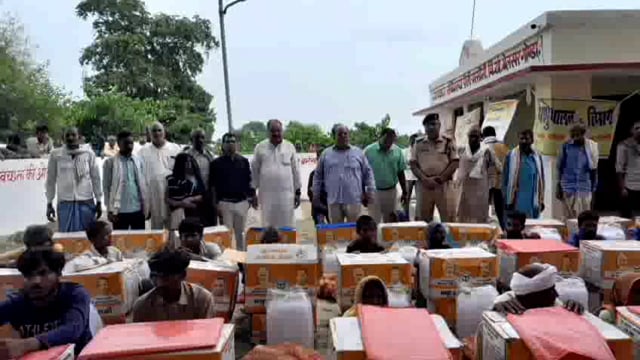 उमरी बेगमगंज बाढ़ प्रभावित क्षेत्र का क्षेत्रीय विधायक ने किया निरीक्षण बाढ़ प्रभावित ग्रामीणों में वितरण किया त्रिपाल