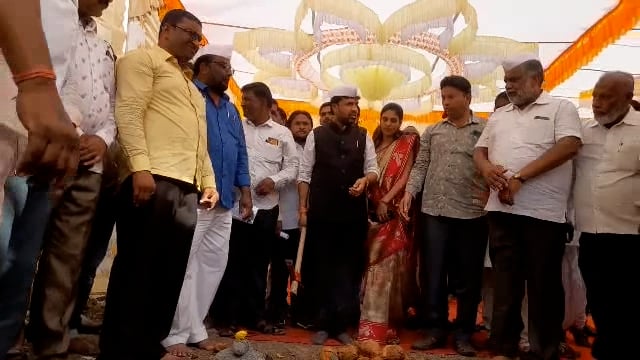 महसूल कर्मचाऱ्यांच्या निवासस्थान बांधकामाचे कॅबिनेट मंत्री संजय बनसोडे यांच्या हस्ते भूमिपूजन