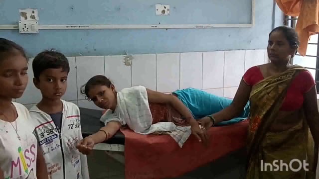 लखीसराय नगर थाना क्षेत्र के पचैना गांव में घर में पानी गिरने की विवाद को लेकर जमकर हुई मारपीट में एक महिला हुई घायल 