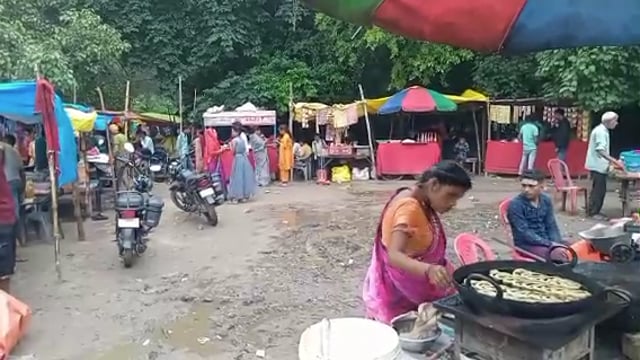 मलमास के अंतिम सोमवार को बालेश्वर नाथ मंदिर पर उमड़ा आस्था का सैलाब, हजारों की संख्या में किया जलाभिषेक, 