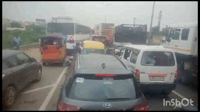 मथुरा दिल्ली टू मथुरा नेशनल हाईवे अलवर पुल पर जाम के हालात काफी लंबा जाम लगा रहा