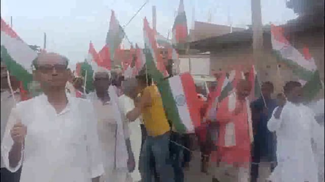 सुगौली में स्वतंत्रता दिवस की पूर्व संध्या पर लोगों ने निकाली तिरंगा यात्रा।