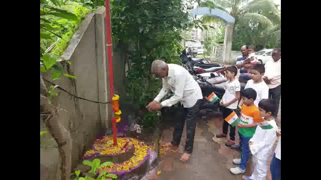 न्यू रविंद्र अपार्टमेंट्स चिंच पाड़ा कल्याण ईस्ट सभी सोसाइटी के लोग मिलकर ध्वजारोहण किया