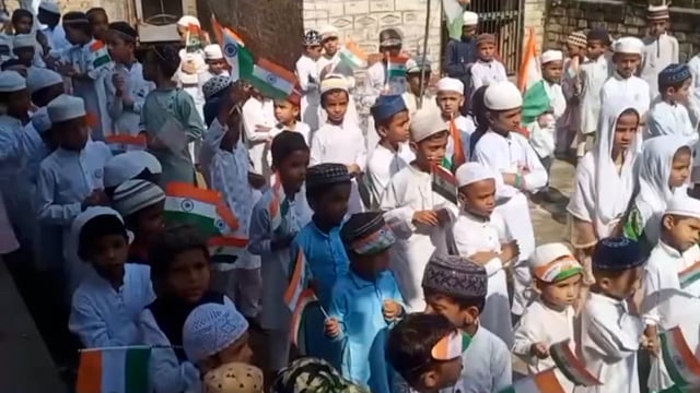मदरसा नेमतूल उलम सालारपुरा बड़ी बाजार वाराणसी में जश्न ए आजादी का त्यौहार हर्षोल्लास के साथ मनाया गया