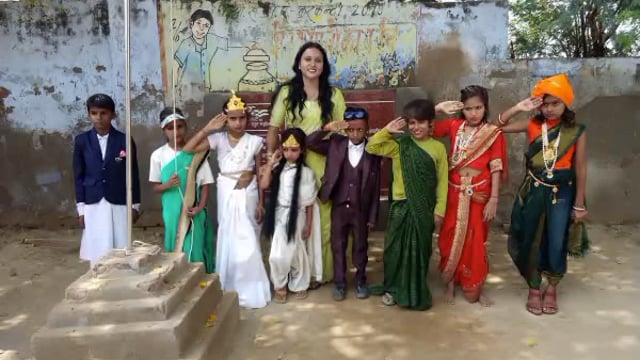 फरह के कुरकुंदा गांव के प्राथमिक विद्यालय में मनाया गया स्वतंत्रता दिवस छात्र-छात्रा ने की झांकियां प्रस्तुत