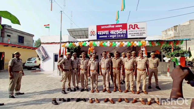 77 स्वतंत्रता दिवस बलदेव व महावन थाने पर थाना अध्यक्षों द्वारा ध्वजारोहण पर पद व गोपनीयता की शपथ सभी को दिलाई गई