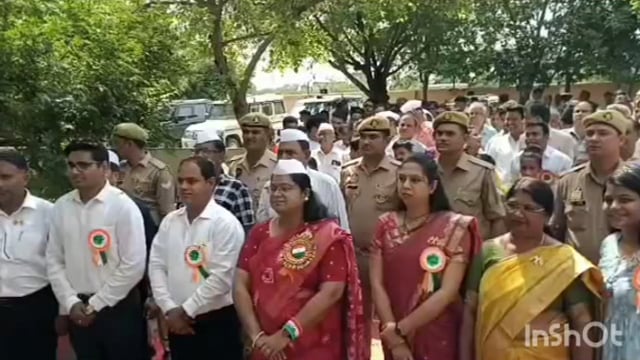 महावन तहसील में उप जिलाधिकारी महावन द्वारा स्वतंत्रता दिवस पर किया गया ध्वजारोहण धूमधाम से मनाया गया स्वतंत्रता दिवस