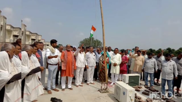 देश का 77 वां स्वतंत्रता दिवस बलदेव नगर पंचायत महावन नगर पंचायत में अध्यक्ष द्वारा ध्वजारोहण कर अमर शहीदों को याद किया