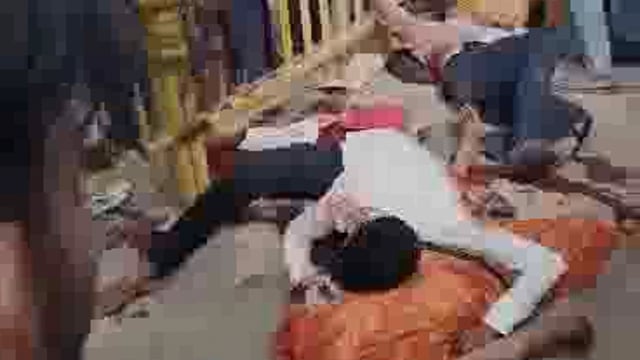 थाना रिफाइनरी राष्ट्रीय मार्ग बरारी चौराहा आगरा की तरफ से आ रही कार ने खड़े टेंपो मे मारी टक्कर एक महिला की मौत चार घायल