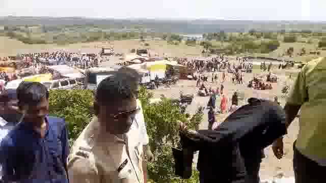 पिंपरी येथील हिंदू मुस्लीमाच प्रतीक असलेल्या पीर दर्ग्याच्या उरुसाला उसळली गर्दी