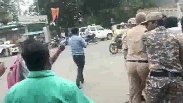 तपोवन परिसरातील काँग्रेसचे भाजप विरोधात आंदोलन,पोलिस आणी युवक काँग्रेसच्या पदाधिकाऱ्यांमध्ये बाचाबाची