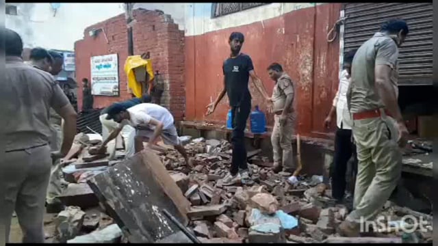वृंदावन में गिरे छज्जे से 5 की मौत को लेकर नगर निगम ने उठाया कदम मकान मालिक के नाम कराई रिपोर्ट दर्ज