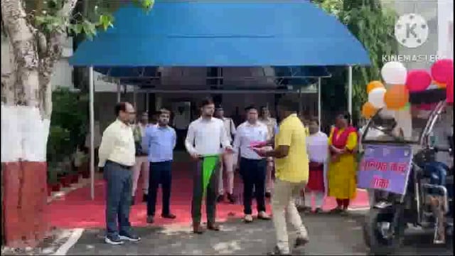 जिलाधिकारी ने समाजिक सुरक्षा, अधिकार और सम्मान बुनियाद रथ को हरी झंडी दिखाकर किया रवाना