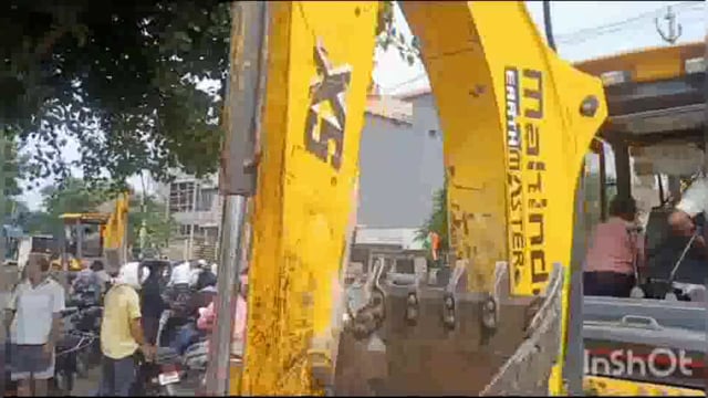 मथुरा जमुना पार थाना क्षेत्र में नगर निगम ने अतिक्रमण हटाओ अभियान चलाया