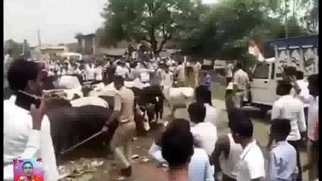 Bareilly jila mein Pradesh ke Pashudhan Mantri ka graminon ne roka kafila