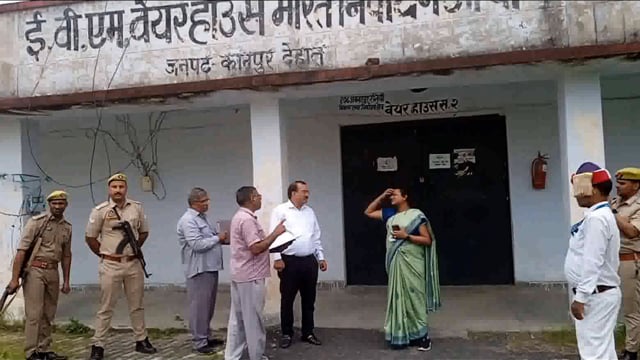 कानपुर देहात जिलाधिकारी ने वेयरहाउस का किया निरीक्षण। और दिए दिशा निर्देश।