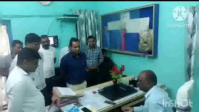  डीएम अमरेंद्र कुमार पहुंचे प्रखंड कार्या0 सूर्यगढ़ा इंदिरा आवास सहायकों को अविलंब कार्य पूर्ण करने का दिए निर्देश।