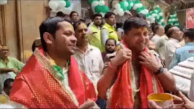 हरियाली तीज के मौके पर डीएम एसएसपी ने किए बिहारी जी के दर्शन व्यवस्थाएं रही चाक-चौबंद