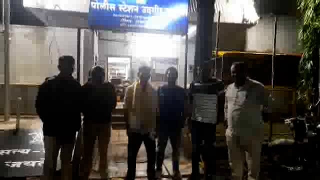 उत्तरप्रदेश येथून घरात न सांगता आलेल्या तरुणास ग्रामीण पोलिसांनी दिले नातेवाईकांच्या ताब्यात