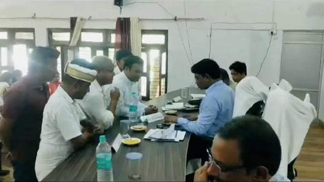 इटवा नगर पंचायत की विभिन्न समस्याओं को लेकर कांग्रेस जिला चेयरमैन नादिर सलाम ने SDM इटवा से मिलकर की शिकायत