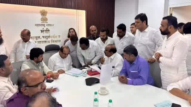 शासकीय दूध भुकटी प्रकल्पाचा चेंडू दिल्लीत,पुनरुज्जीवन समितीच्या पदाधिकाऱ्यांनी घेतली दुग्धविकास मंत्र्यांची भेट