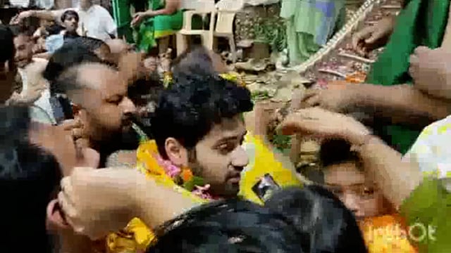 ठाकुर बांके बिहारी जी के दर्शन करने पहुंची गदर2 की टीम