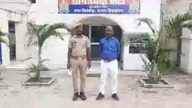 मारपीट के आरोपी अभियुक्त को त्रिलोकपुर पुलिस ने सिकटा से किया गिरफ्तार