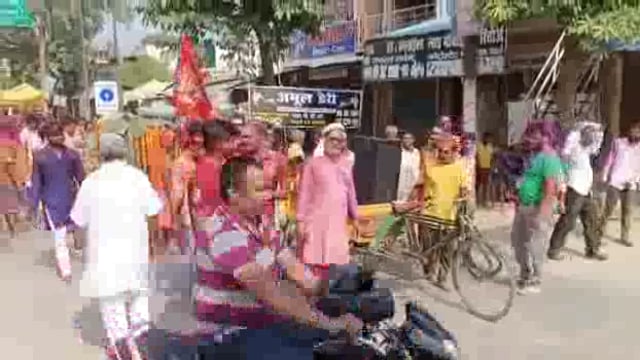 रानीपुर कायस्थ में नागपंचमी पर्व पर नर्मदेश्वर शिवलिंग की शोभा यात्रा के साथ स्थापना