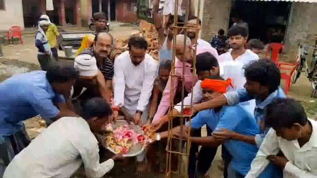 दुफेडिया स्थित प्राचीन शिव मंदिर  के जीर्णोद्धार कार्यक्रम का हुआ आयोजन नगर पंचायत इटवा अध्यक्ष विकास जायसवाल रहे मौजूद