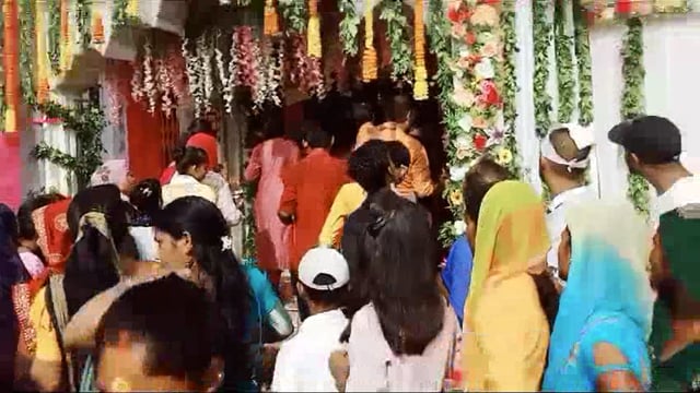 सुलतानपुर: श्री भुवनेश्वर नाथ महादेव मंदिर शिवधाम बेलवाई अखण्डनगर  में जलाभिषेक के लिए उमड़े श्रद्धालु