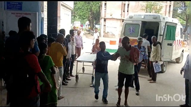 लखीसराय सिकंदरा मुख्य मार्ग झलौना गांव के समीप सड़क हादसे में बाइक सवार युवक गंभीर रूप से घायल