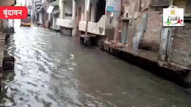 रिमझिम बारिश से जल-भराव होने पर ताल तलैया बना गोपीनाथ बाजार, दुकानदारों में नगर निगम के प्रति आक्रोश‌।