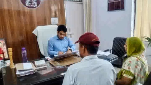 खैर एसडीएम ने तहसील कार्यालय पर आए फरियादियों की सुनी समस्याएं
