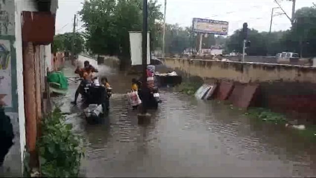 राया में झमाझम बरसात, बिजली गोल