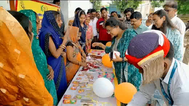 कानपुर देहात जिलाधिकारी ने विकास खंड रसूलाबाद कार्यालय का किया निरीक्षण और दिए निर्देश।