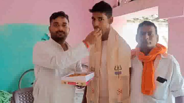 जिले के गजपुर महादेव निवासी युवक CRPF में हुआ चयनित बधाई देने वाले लोगों का लगा तांता