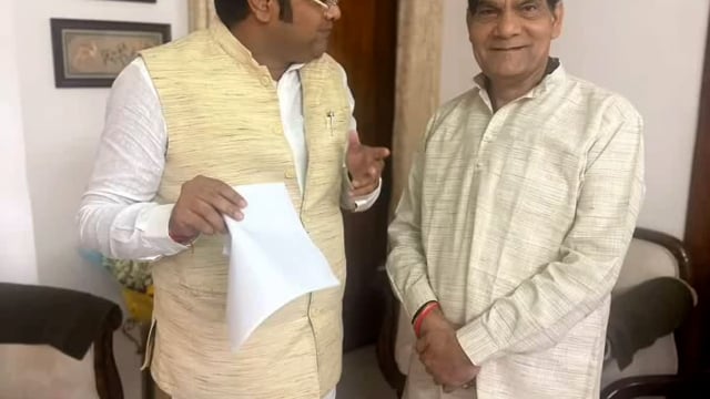 शोहरतगढ़ में बिजली की समस्या को लेकर विधायक विनय वर्मा ने ऊर्जा मंत्री एके शर्मा से की मुलाकात